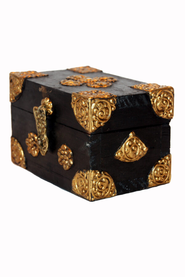 Caja tibetana de madera pintada