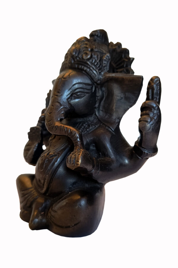 Estatua Ganesha oscura