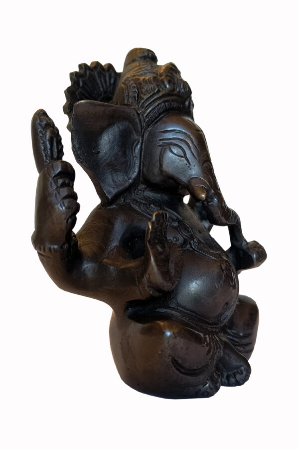 Estatua Ganesha oscura